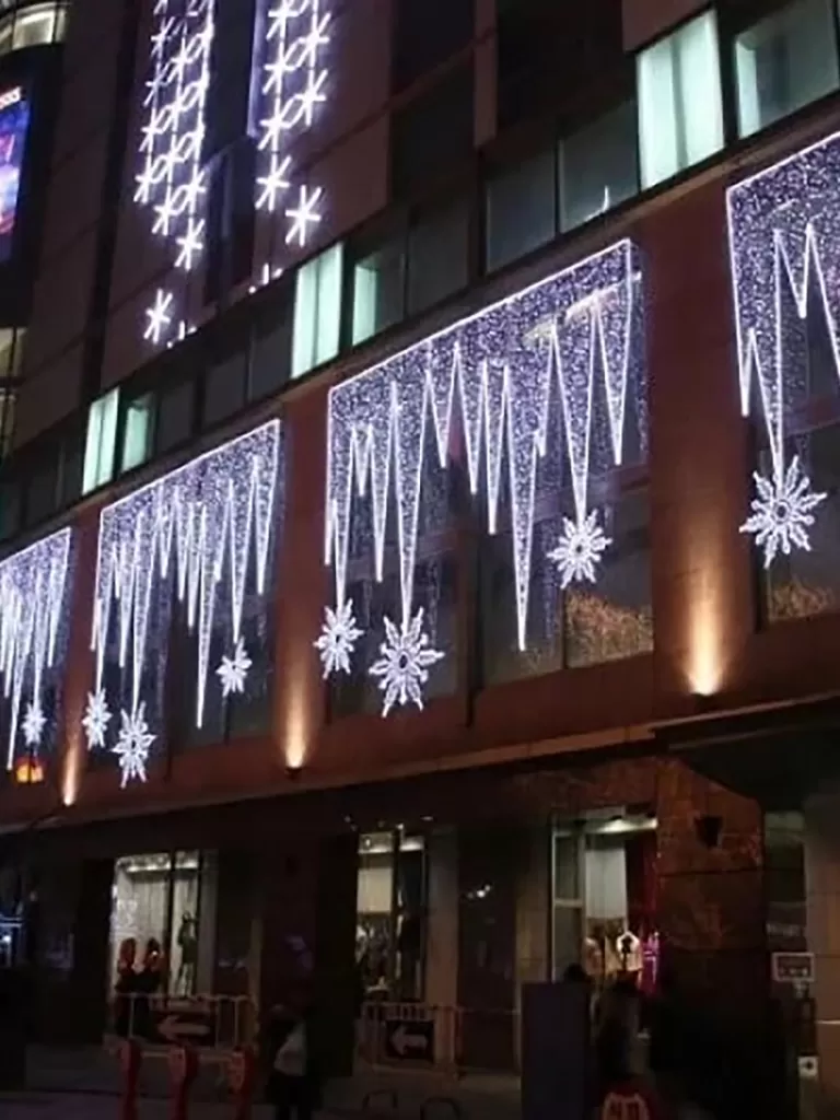 Украшение фасадов зданий на новогодние праздники